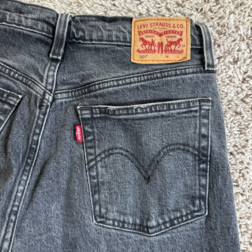 Levi’s Premium 501 Skinny Women’s Jeans in Cropped Black Denim w/ Raw Hem Sz 27 - Picture 12 of 16